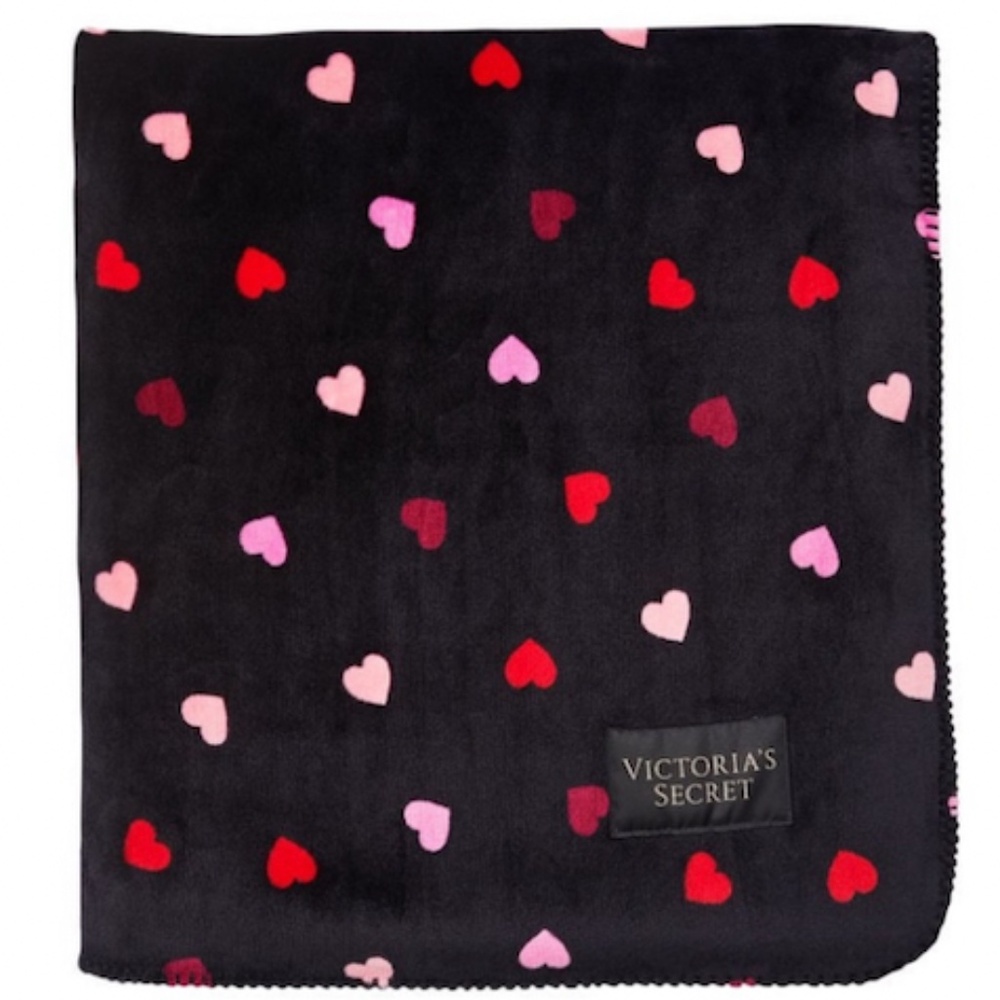 NWT VS Faux Fur HEART Throw Blanket Victorias Secret